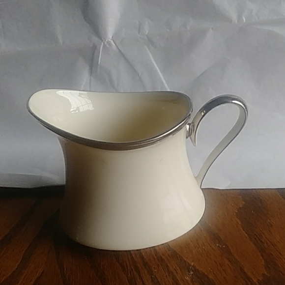 Lenox solitaire creamer cup